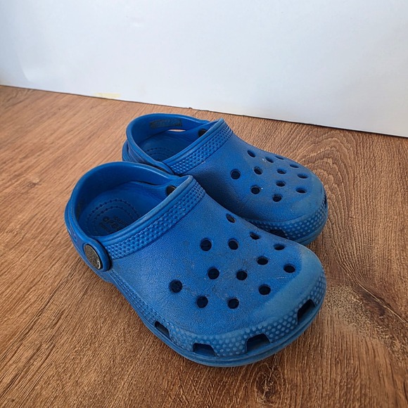 Blue Crocs Kids Size 8 Clog Comfort Slip On Shoes - Picture 4 of 4